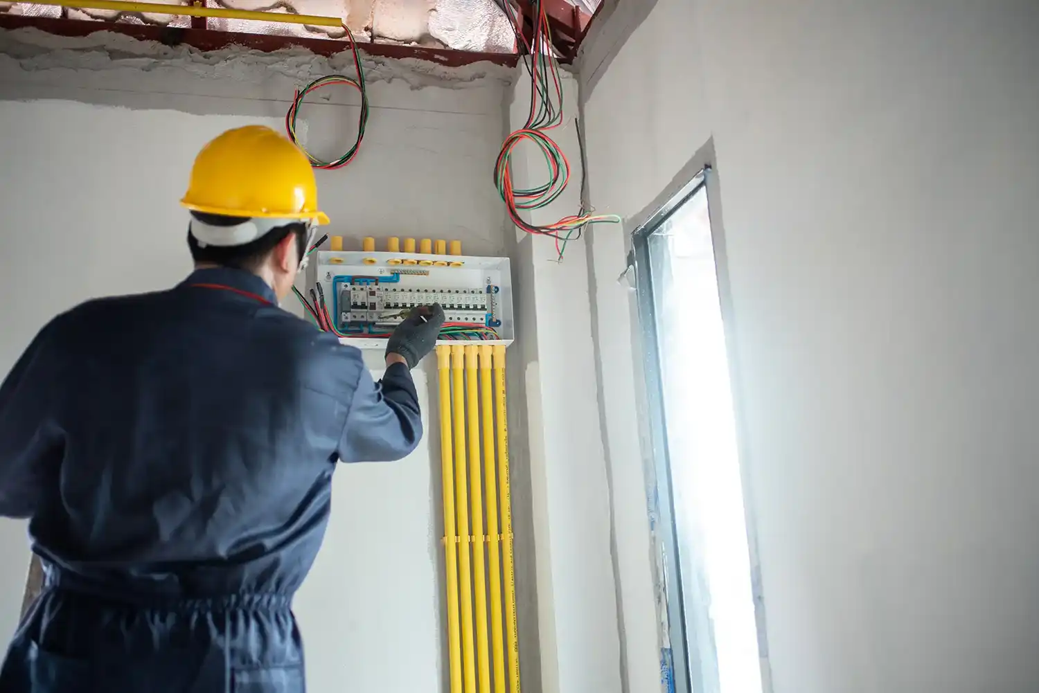 commercial electrician construction