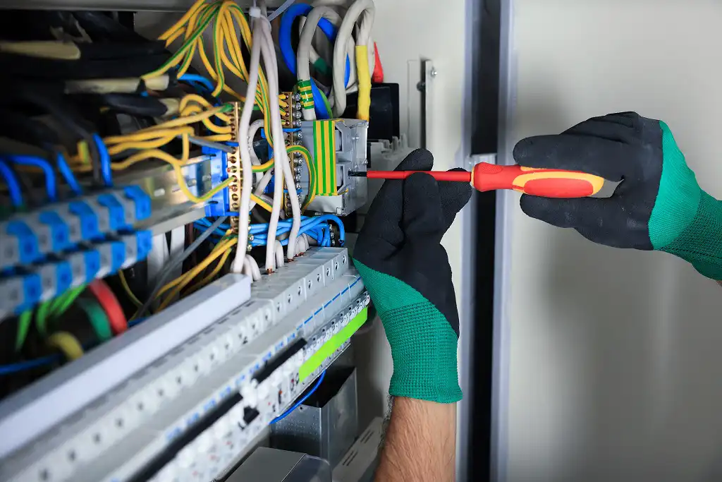 commercial electrician inspection and maintenance